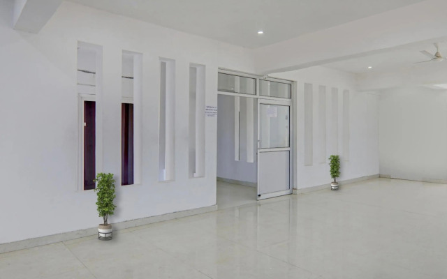 OYO Flagship 80499 New Bhandan Lawn