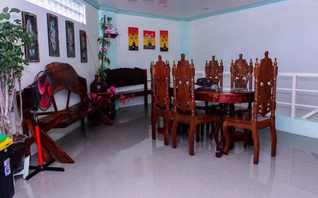 Aranas-Carillo Travellers Inn