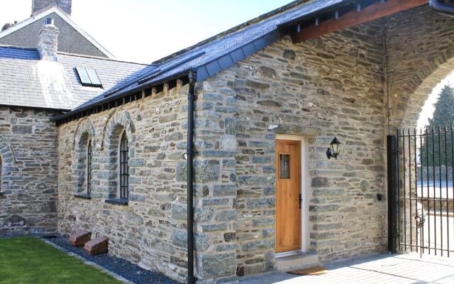 4 Bythynnod yr Aran