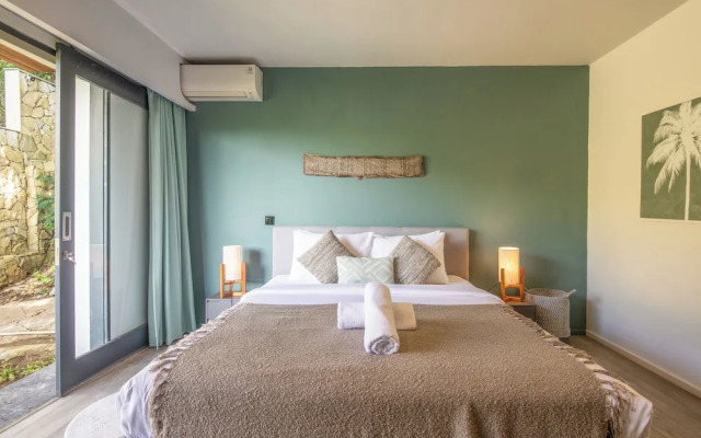 Luxurious 6BR Clifftop Villa, 5 Minutes to Bingin