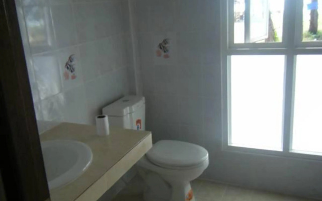 Pranee Beach Bungalows