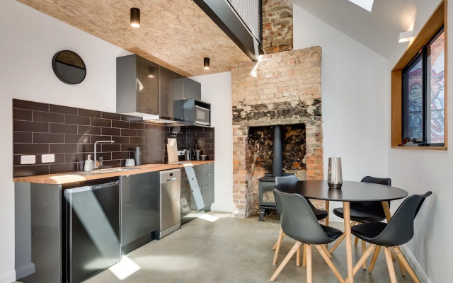 White Room Apartments