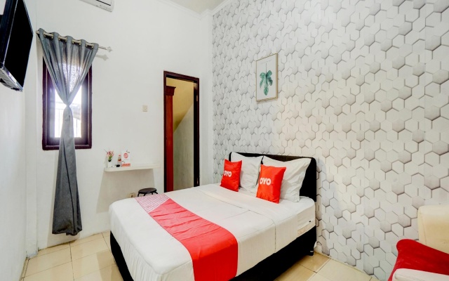 OYO Flagship 90502 Holistay Malang New – Guest Rooms – Malang