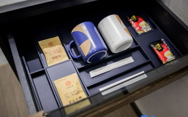 Yitel Collection (Shanghai Hongqiao Gubei Road, Yili Road Metro Station)