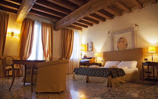 Hotel Villa Policreti