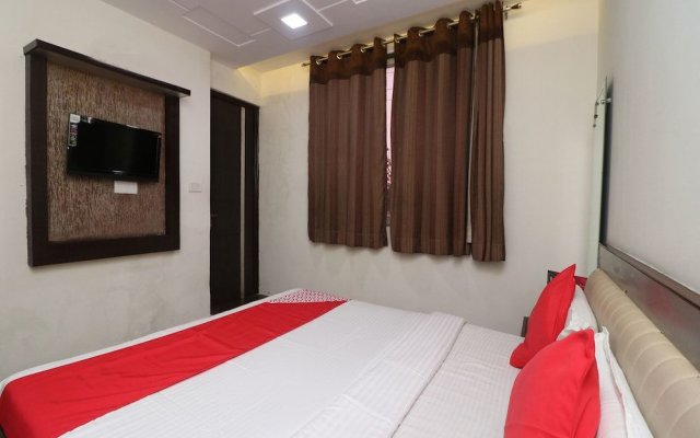 Oyo 24723 Hotel Atul Palace