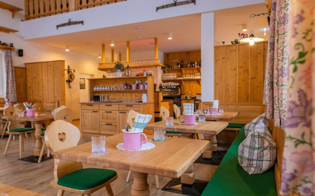 Chalet Near Grundlsee & Loser Ski Lift