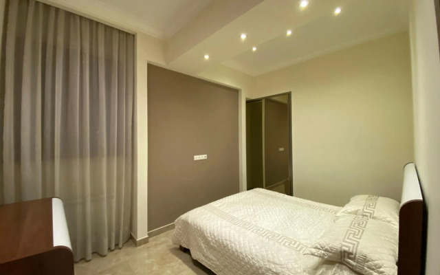 Teryan street 3 bedrooms Luxury and Unique apartment TT777