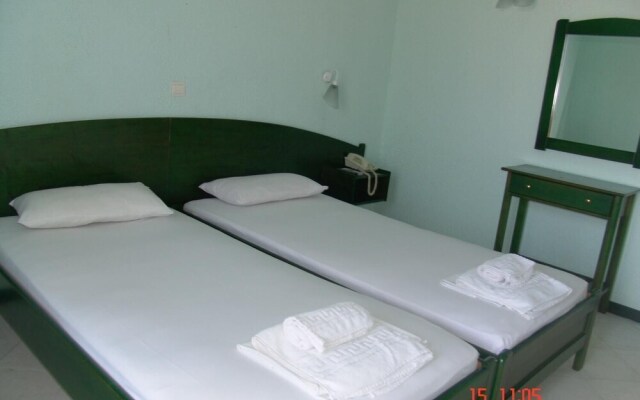 Nikos Apartments