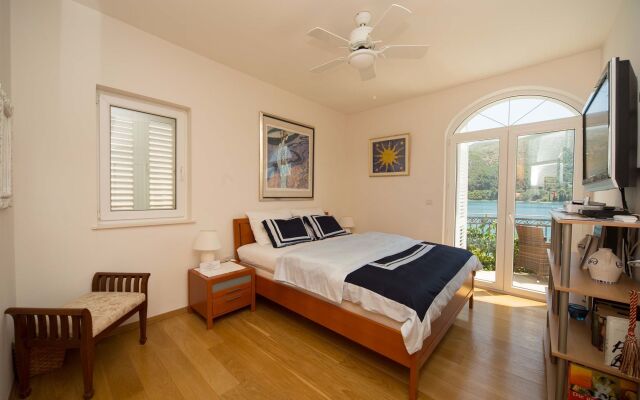 Villa Almadria Luxury Bed & Breakfast