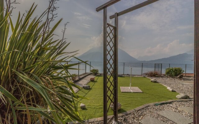 Golden View Apartment