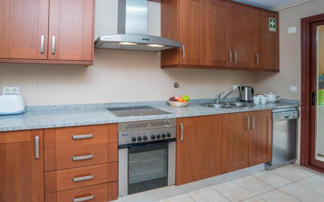 Traditional Townhouse in Vila Sol by Ideal Homes