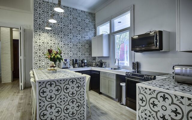 Best Location 7BR Next to FR Quarter! By YouRent