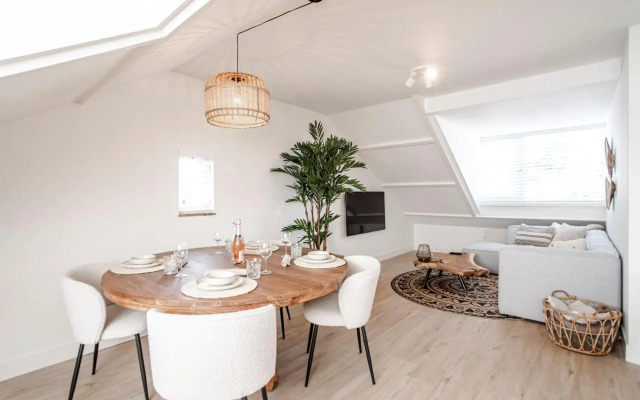 Yucca Beachhouse - Luxury Loft Apartment