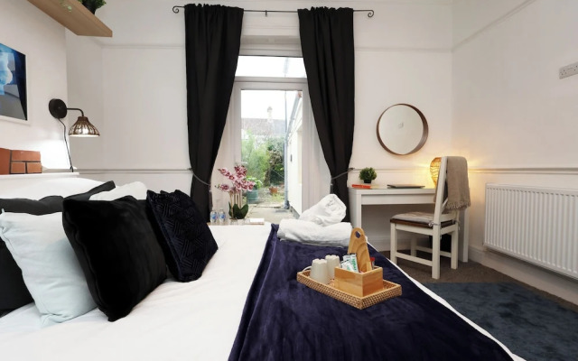 Cardiff Guesthouse & On-Street Parking