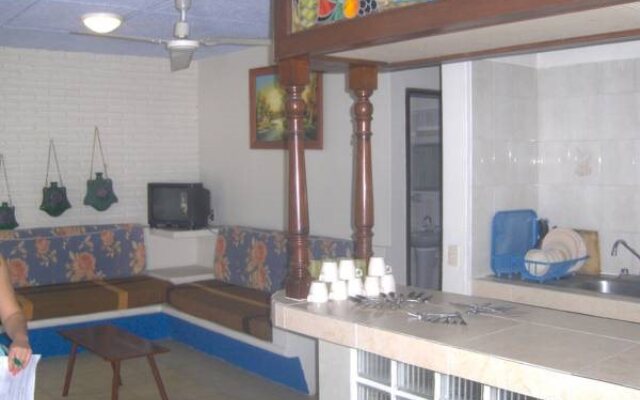 Hotel y Bungalows Los Arcos