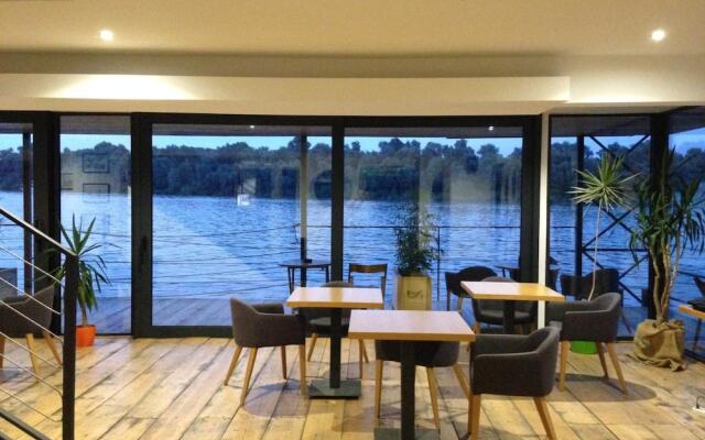 B&B Boatel Charlie