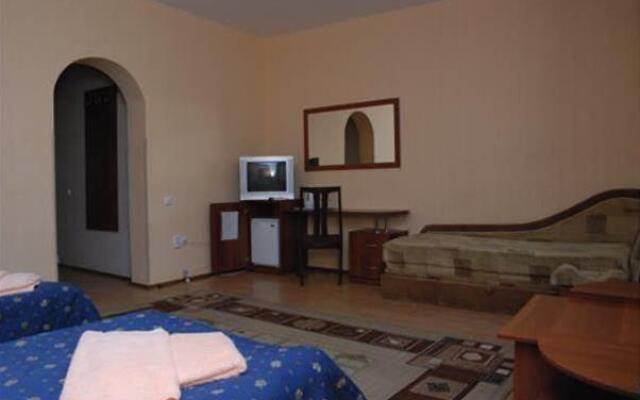 Yunost Hotel