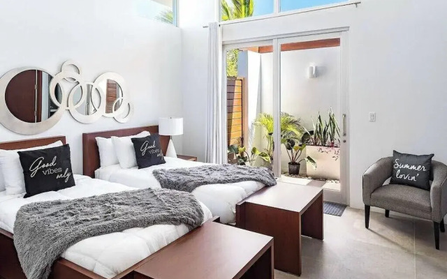 Family Beachside Villa With Hotel Amenities v7
