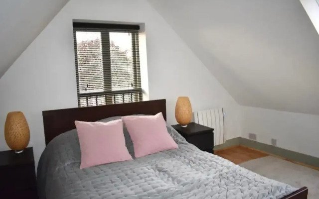 Cosy 2 Bedroom House With Parking