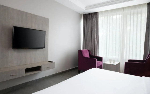 OYO 2440 Palm Grove