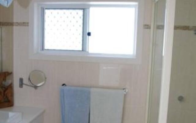 Adrift, 5B Scott Street