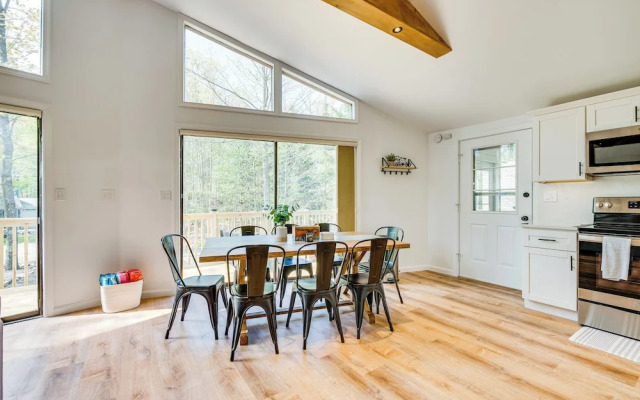 Deck & Community Perks: Bright Pocono Lake Home!