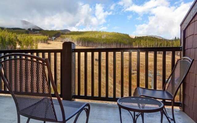Ski in, Ski out 2 Bedroom Mountain Condo at the Base of Peak 7 with Quick Access to Historic Downtown Breckenridge