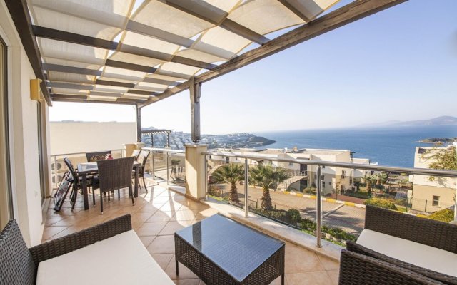 Sleek Flat With Private Beach and View in Milas