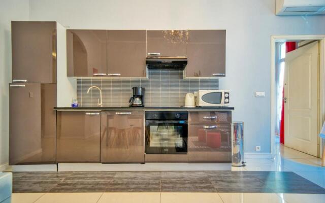 Lusso 5 beds Central Apartment