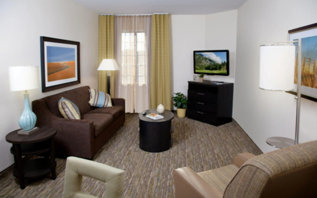 Candlewood Suites Topeka
