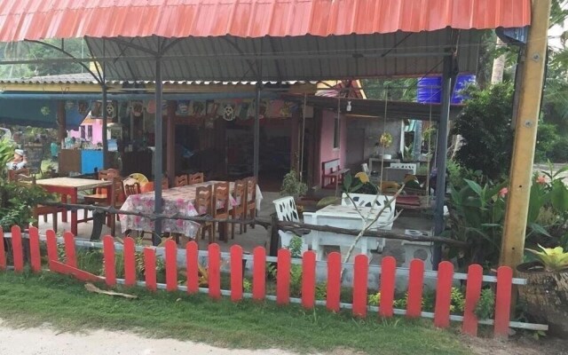 Lee Red House