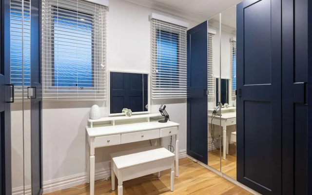 Baymere Pool Spa City Views – Guest Rooms – Melbourne