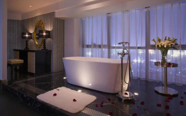 Orange Hotel Select