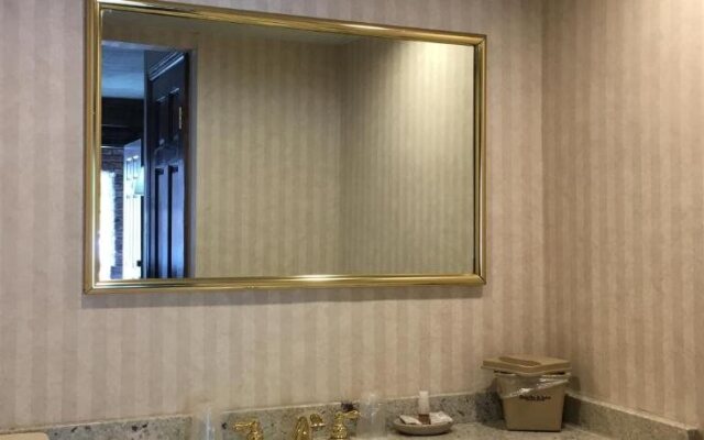 Chalet Inn & Suites Centerport