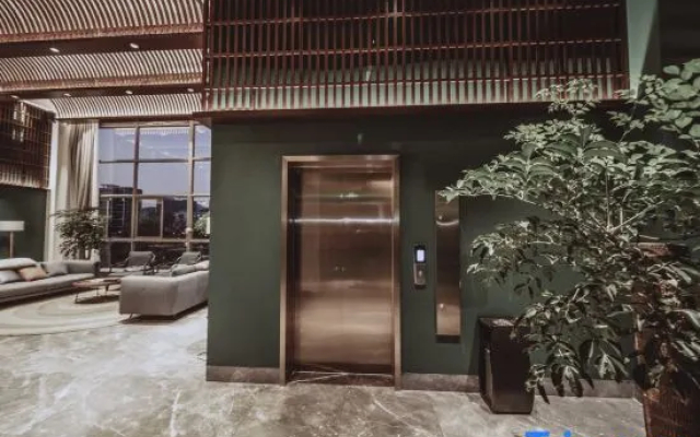 Young Hotel