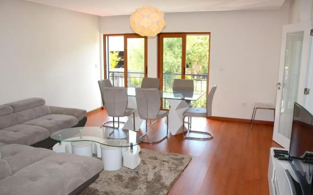 Damaia Apartment