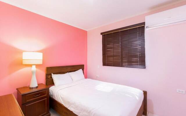 2BR 1BA Ground Level in the Heart of Aruba Pool