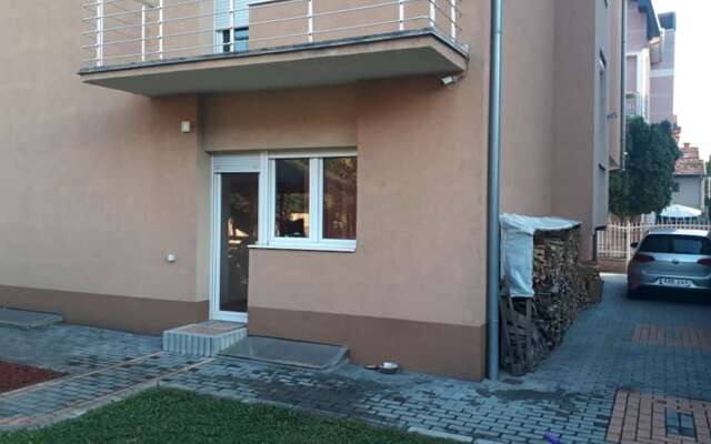 Inviting Very Nice 3 Bed Family Apartment In Nis