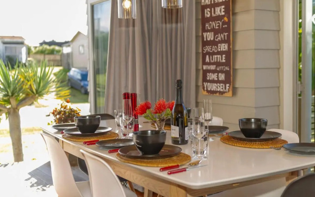 Modpod on The Tee - Matarangi Holiday Home