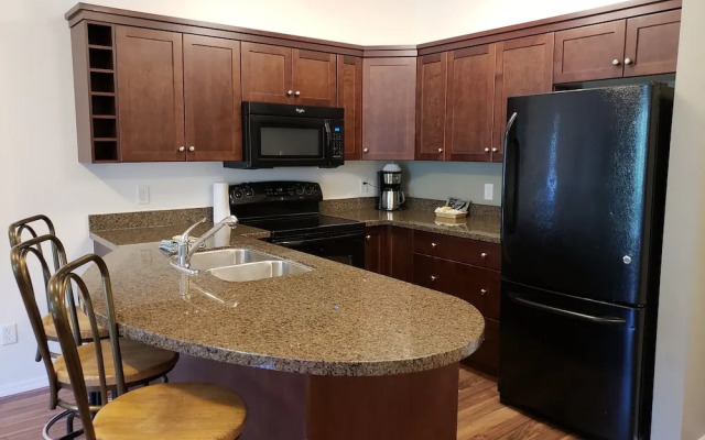 Pinnacle Pointe - By Vacations Kelowna