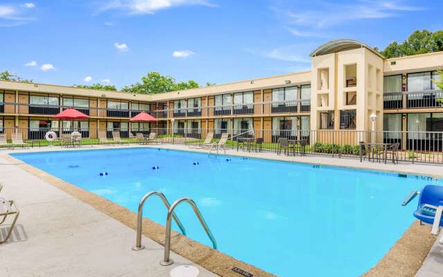 Quality Inn Roanoke Airport