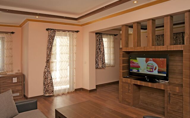 Dinara Hotel