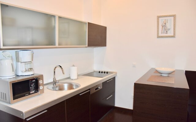 Celenga Apartments with free offsite parking