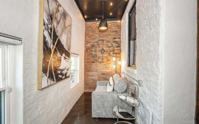 Luxury Mt. Adams Retreat Apt 1