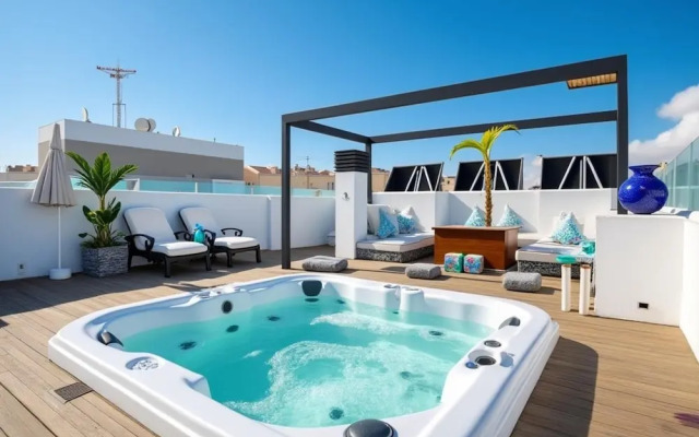 Eivissa Beachfront Gem - Modern 2BR Apartment