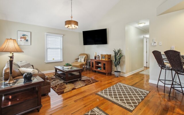 Savannah Home w/ Patio & Grill ~ 2 Mi to Downtown