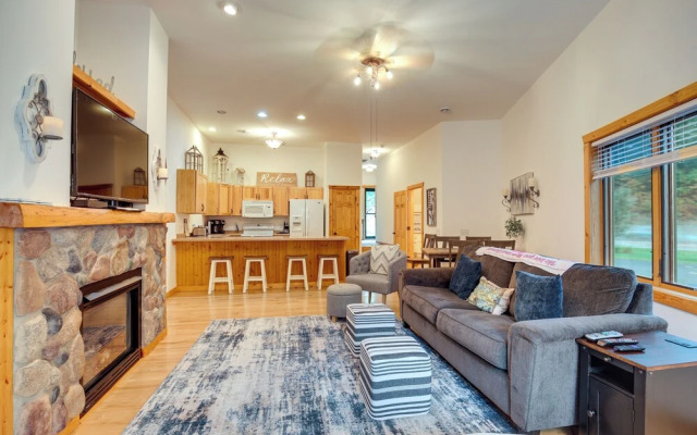 Lake Minocqua Condo w/ Shared Fire Pit!