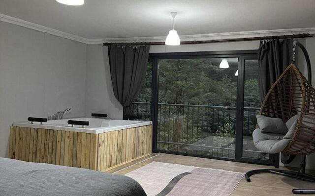 Mariposa Luxury House