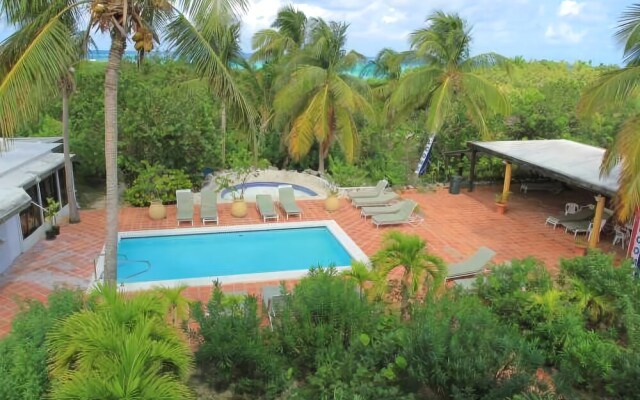 Allamanda Beach Club by RedAwning